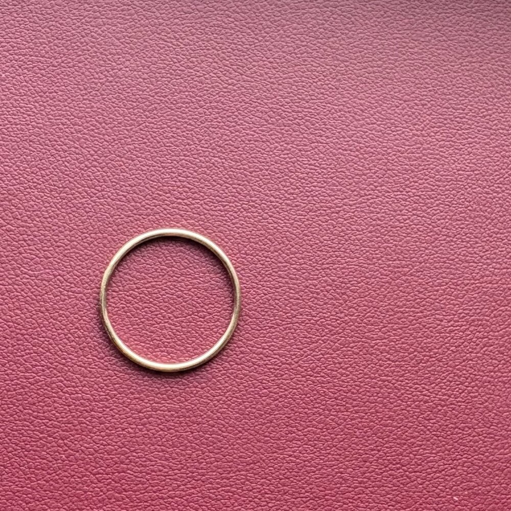 9 ct yellow gold 1mm wide whisper thin stacking band, size 5.5